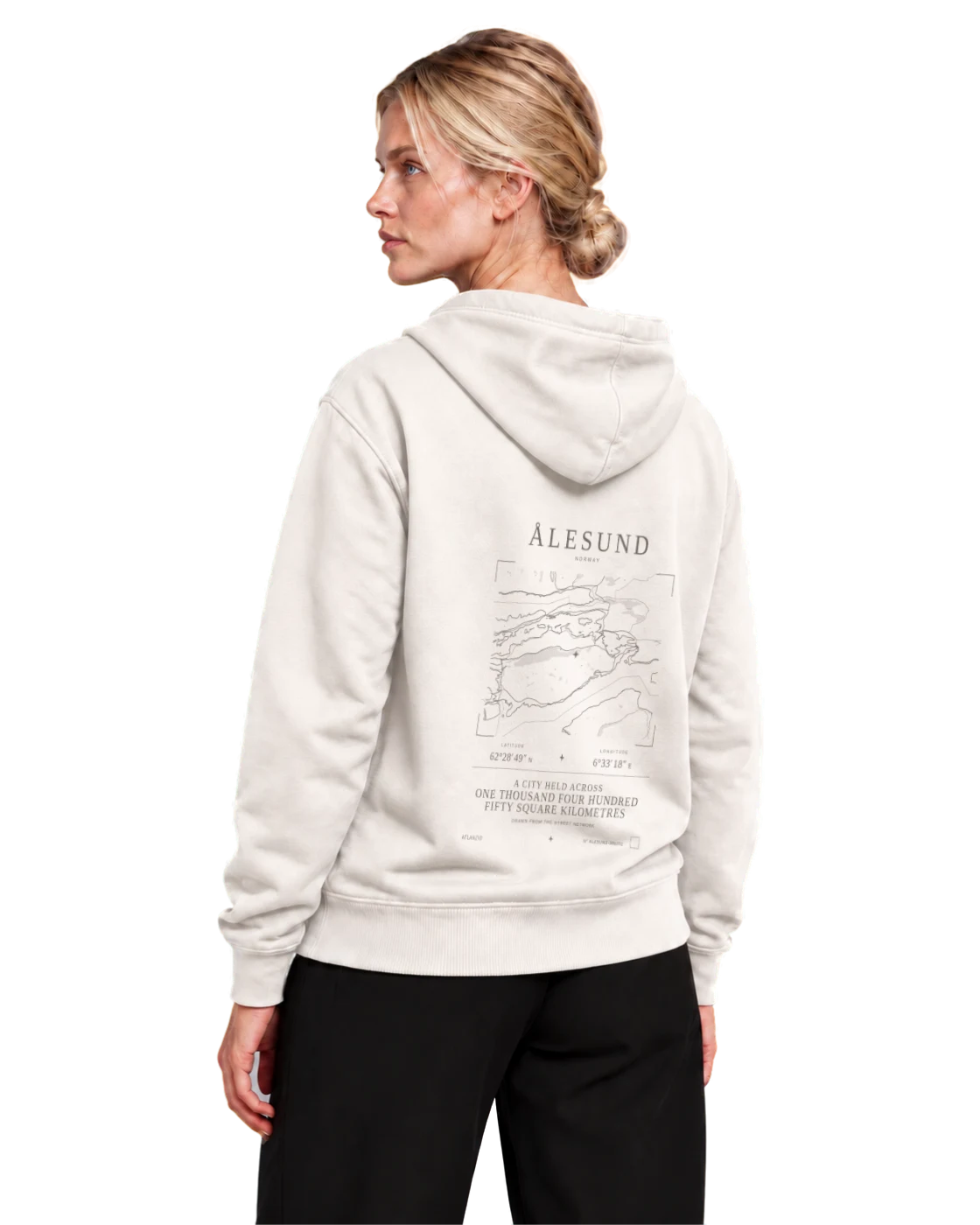 Elsa wearing the Ålesund Atlas Signature