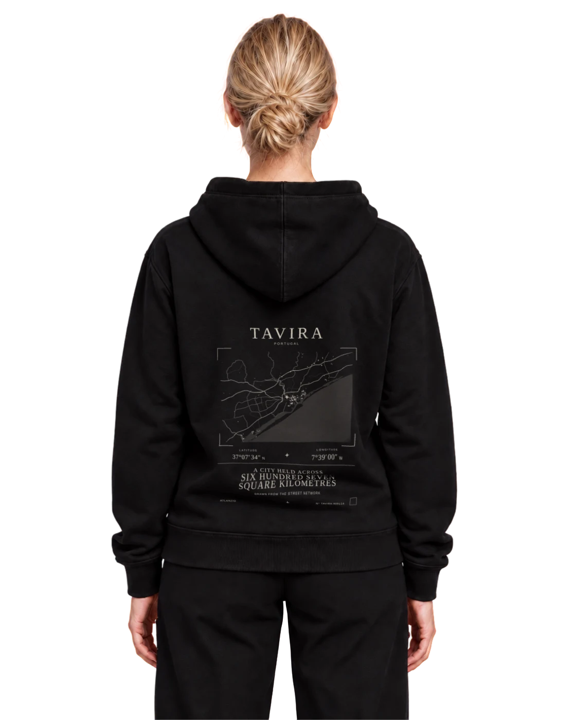 Elsa wearing the Tavira Atlas Signature