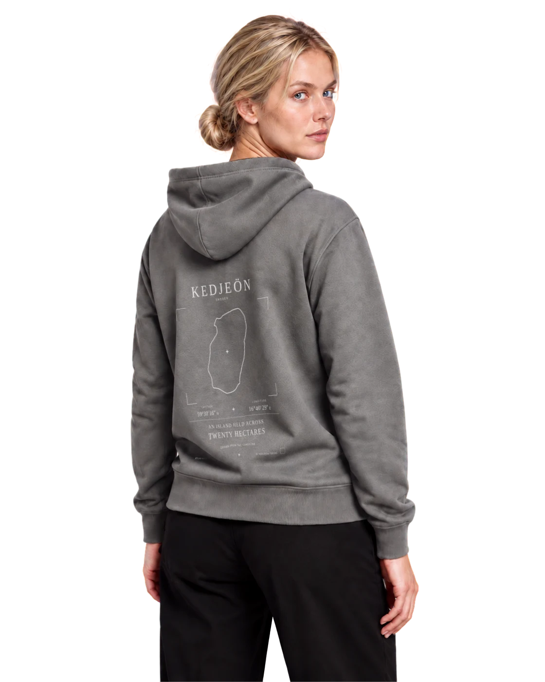 Elsa wearing the Kedjeön Atlas Signature