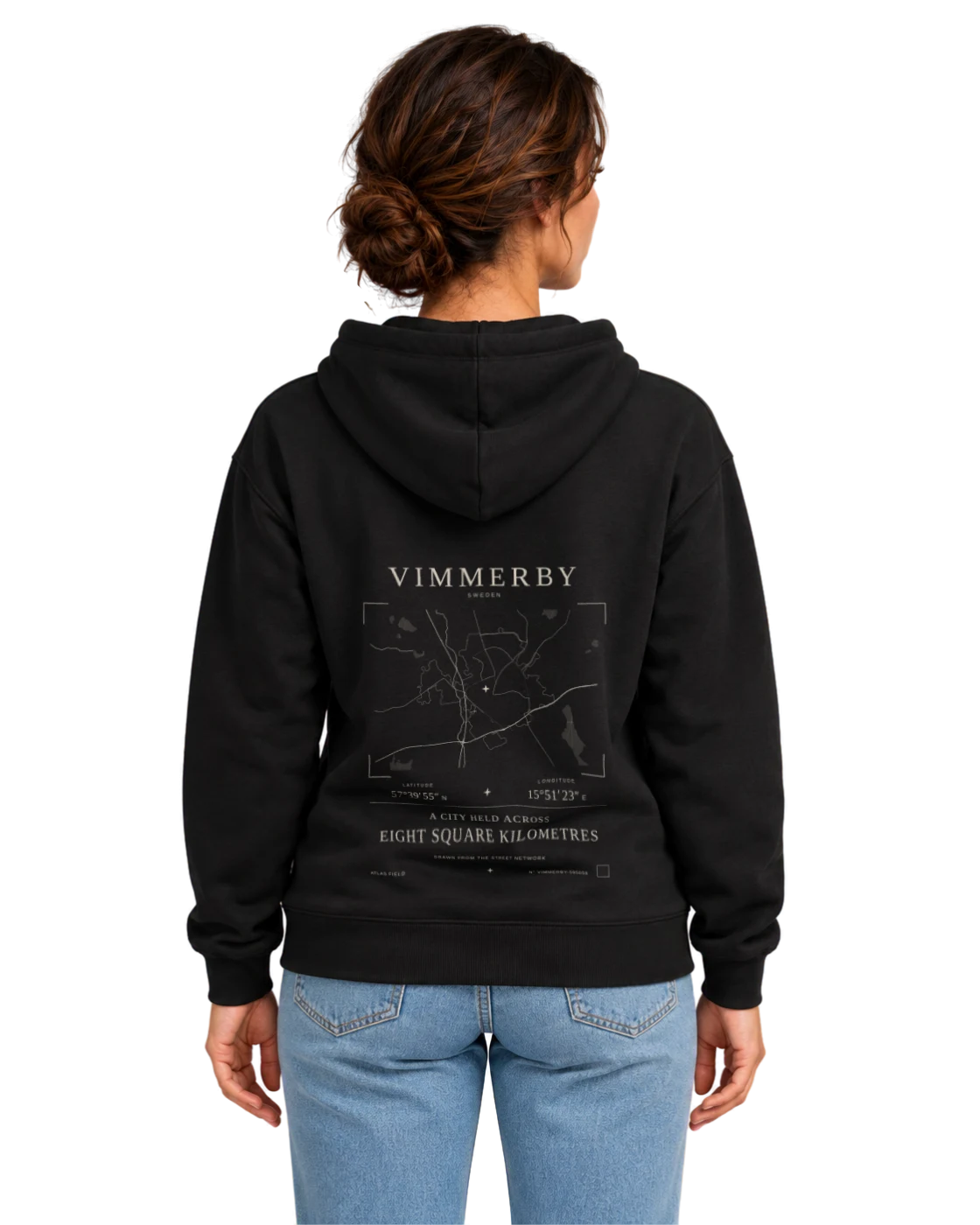 Lina wearing the Vimmerby Atlas Signature